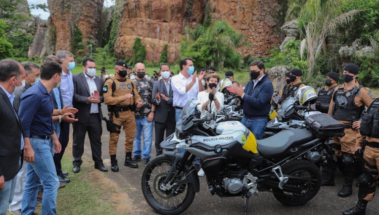 Ratinho JR entrega 155 motocicletas BMW para PM do Paraná