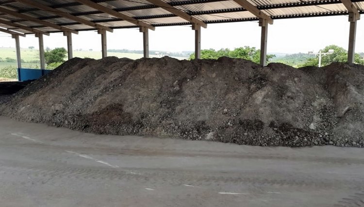 Lodo de esgoto beneficia agricultores há 10 anos, no Noroeste
