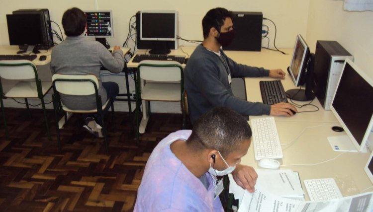 Presos cursam ensino superior a distância no PR