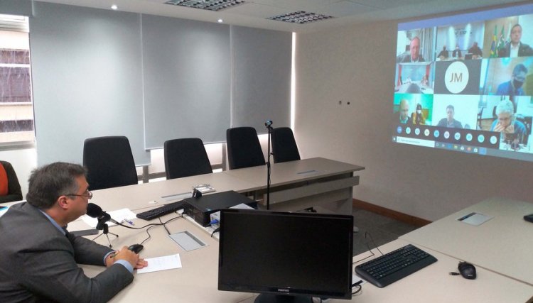 Cooperativas recebem orientações sobre a prevenção da Covid-19 nos frigoríficos do PR