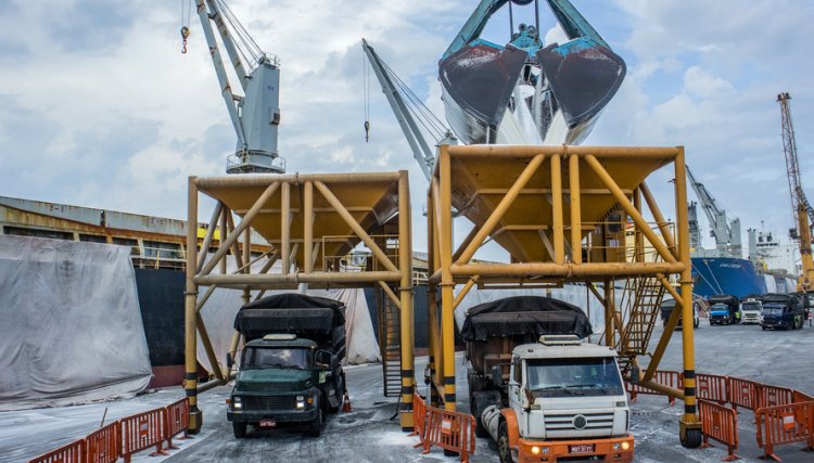 Volume de nitrato de amônio desembarcado nos Portos do PR é de 3,5% de janeiro a julho