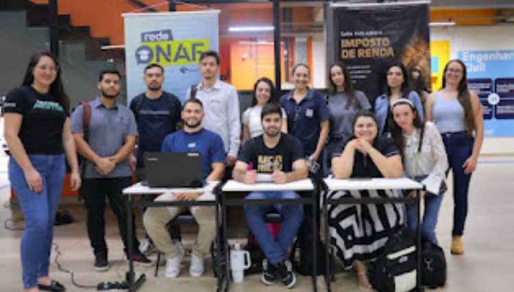 Acadêmicos de Contábeis da Univel realizam declaração do imposto de renda gratuitamente para a comunidade