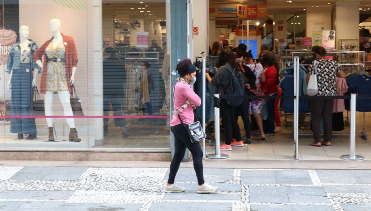 Mortes por covid chegam a 436,5 mil e casos a 15,6 milhões, recuperados somam 14,15 milhões