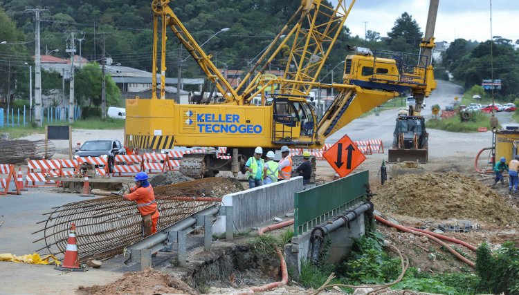 Mais de R$ 500 milhões já foram investidos em obras rodoviárias em 2021 no PR 