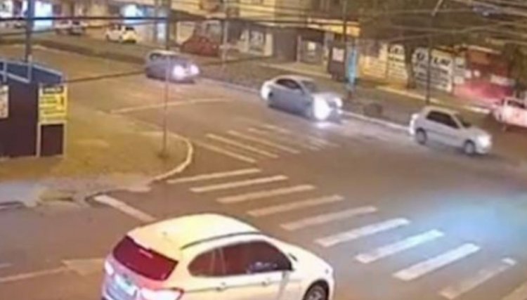 Vídeo mostra colisão entre carro e moto em Cascavel 