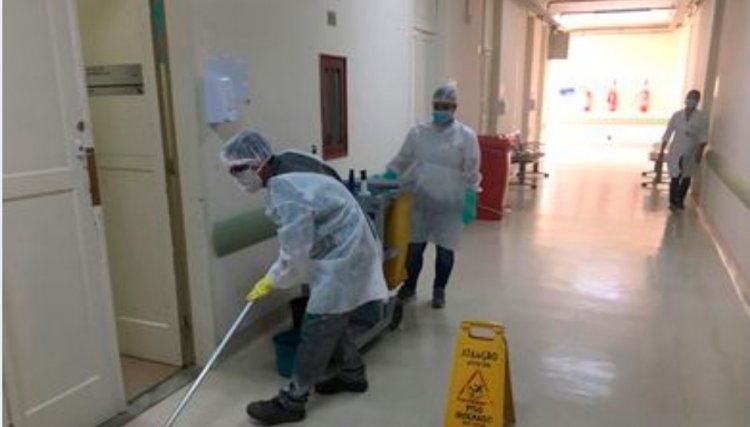 Auxiliares de limpeza contam sua rotina em hospital durante a pandemia