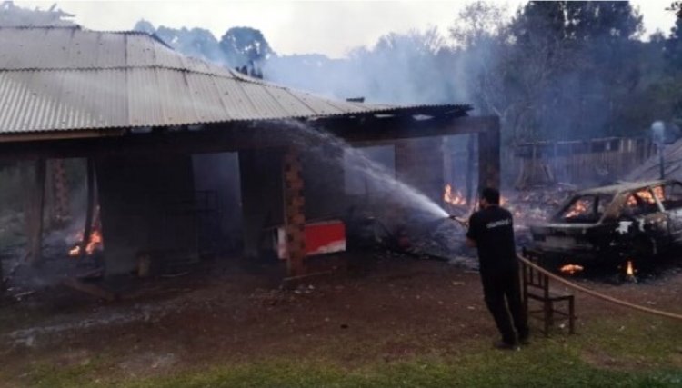 Duas crianças morrem após incêndio em residência no Paraná