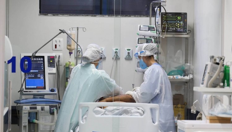 Casos e óbitos de Covid-19 caíram no Paraná na última semana