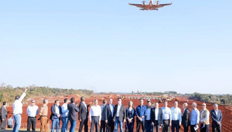 Presidente e governador vistoriam obras do Aeroporto de Foz do Iguaçu, ao todo a Itaipu vai investir cerca de R$ 1 bilhão 