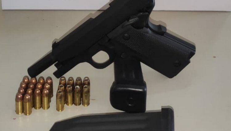 Polícia de Nova Aurora apreende uma pistola 380