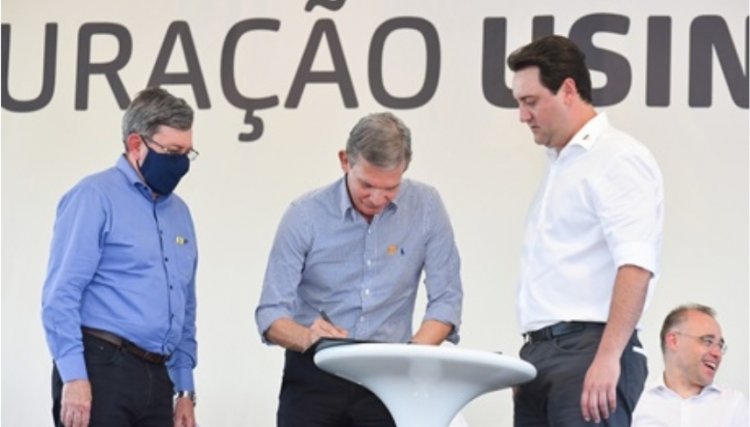 Na quinta visita ao Paraná como presidente, Bolsonaro assina pacote de obras financiadas pela itaipu