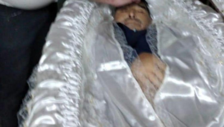 Funcionário de funerária é demitido por tirar foto com o corpo de Maradona
