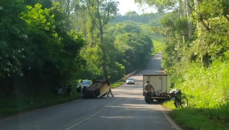 Capotamento é registrado nesta manhã próximo ao Rio Melissa 