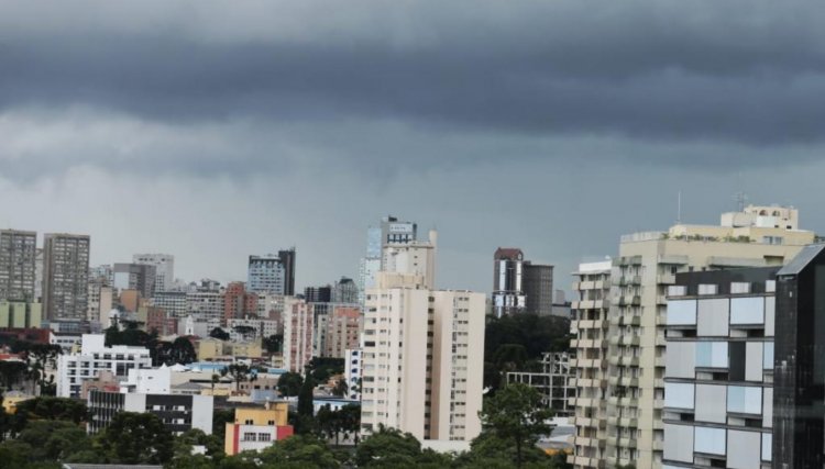 Frente fria se aproxima e final de semana será de tempo chuvoso no Paraná