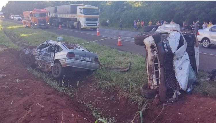Acidente frontal de grande impacto deixa uma vítima fatal e duas em estado grave, em Corbélia