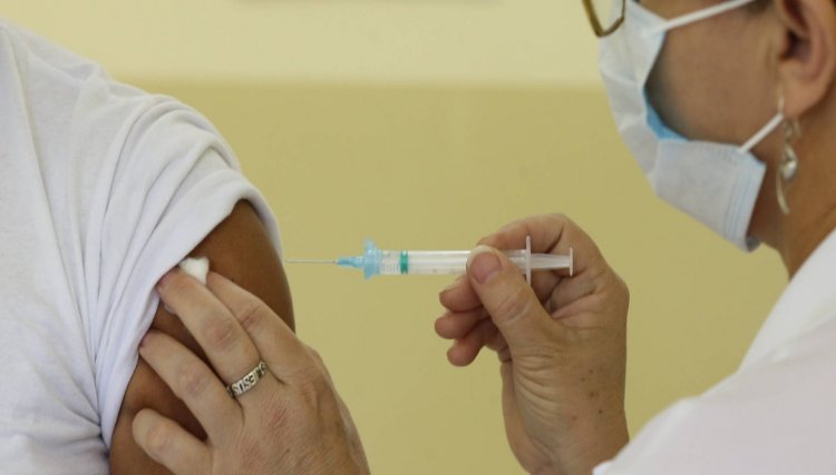 Paraná completa um mês de vacinação com mais de 308 mil doses aplicadas