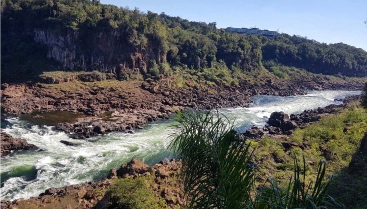 Estiagem afeta bacias dos rios Paraná e Iguaçu 