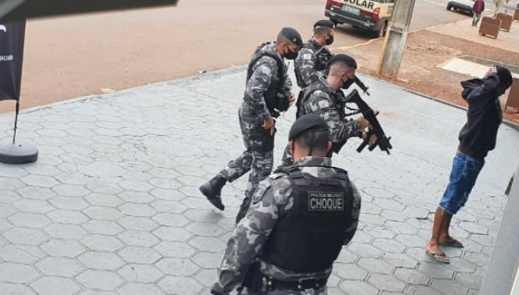 Polícias do choque continuam realizando abordagens em Cafelândia