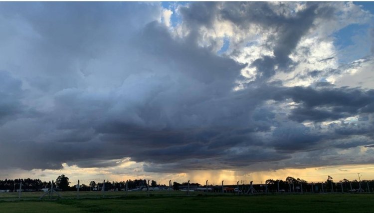 Sábado com muita chuva e temperatura máxima que não passa dos 14ºC