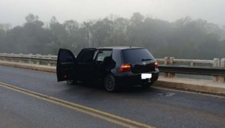 Carro é encontrado abandonado em ponte de Rio no PR