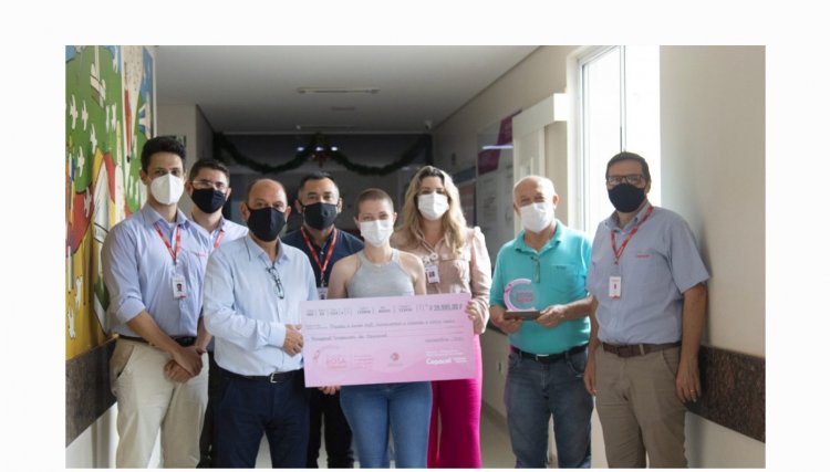 Uopeccan recebe cheque da Campanha Outubro Rosa Tilápia Copacol 