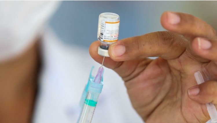 Em um ano de vacinação, quase 70% dos brasileiros já tomaram 2 doses