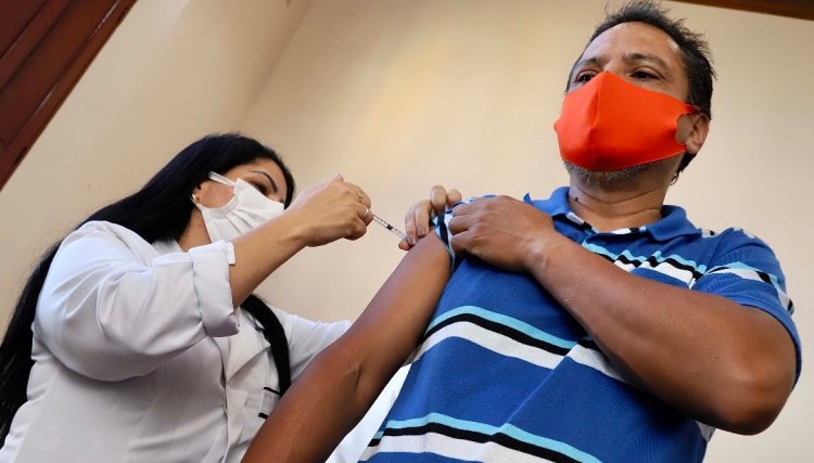 PR vai aplicar quarta dose contra a Covid na população acima de 80 anos