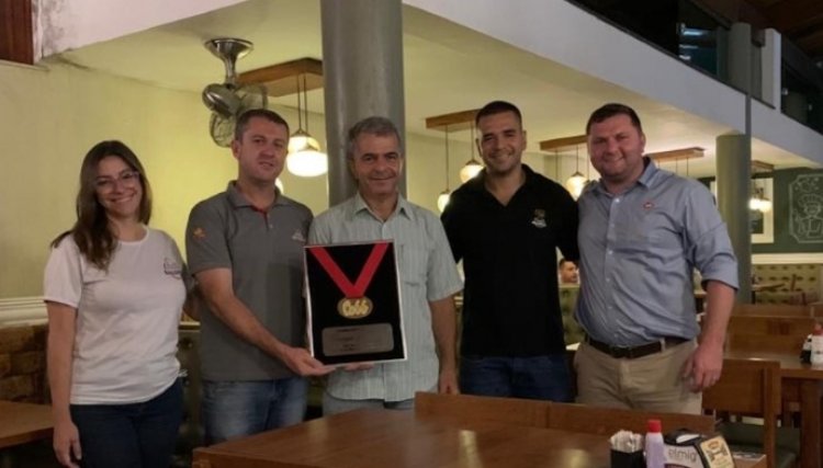 Cobb-Vantress premia Granja Brasília em Produção de Ovos Totais por Fêmea