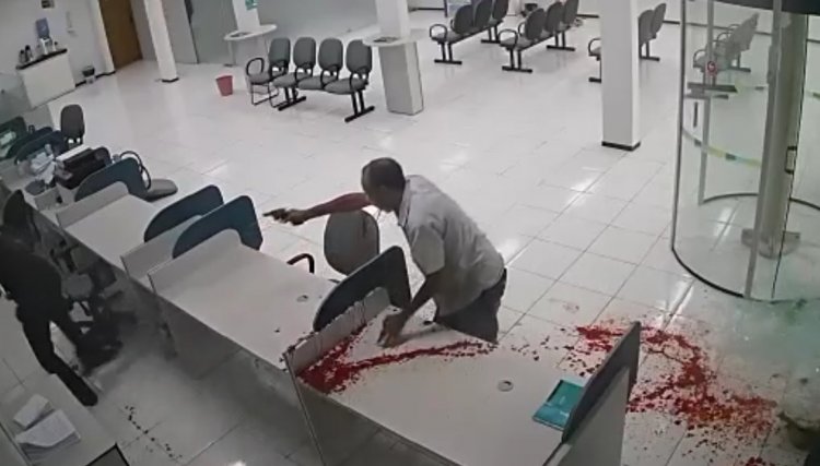 Veja o vídeo da tentativa de assalto em um banco que acaba com a morte do criminoso