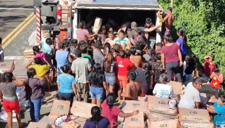 Ind&iacute;genas saquearam 27 toneladas de frango de uma cooperativa, ap&oacute;s carreta tombar na 277