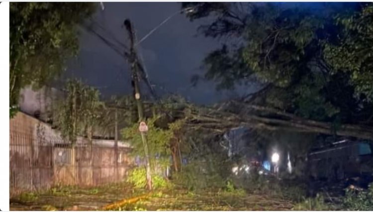 Canoas/RS &eacute; atingido por forte temporal nesta noite&nbsp;