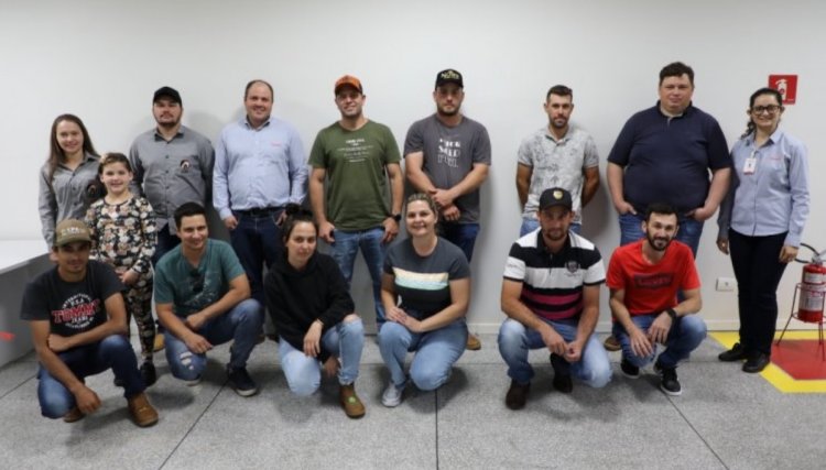 Jovens do Conecta Aves da Copacol falam sobre fechamento de lote