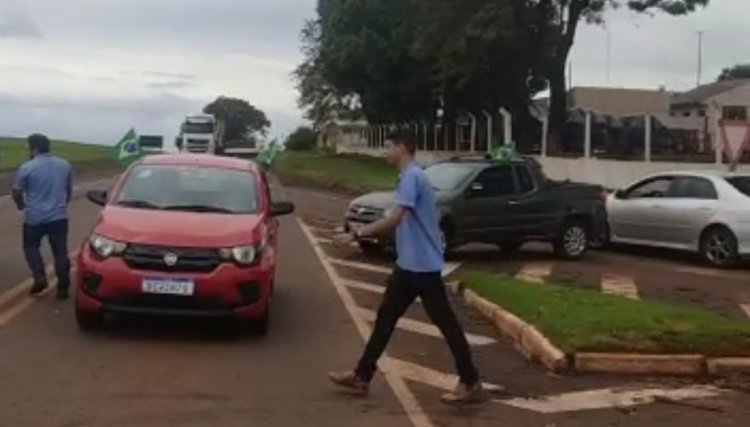 Trevo em Nova Aurora tamb&eacute;m &eacute; fechado, veja o v&iacute;deo&nbsp;