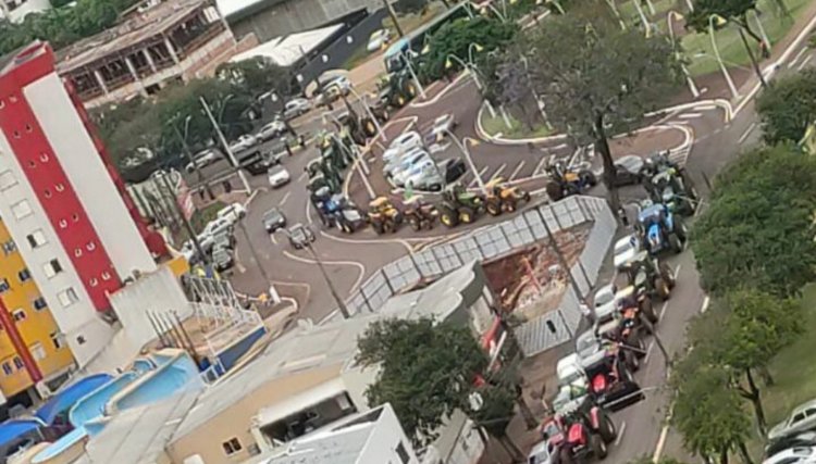 Manifestantes fazem novo tratora&ccedil;o em Cascavel