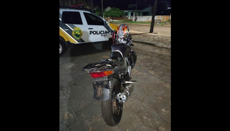 Motocicleta é apreendida  em Cafelândia com pendências e condutor sem CNH