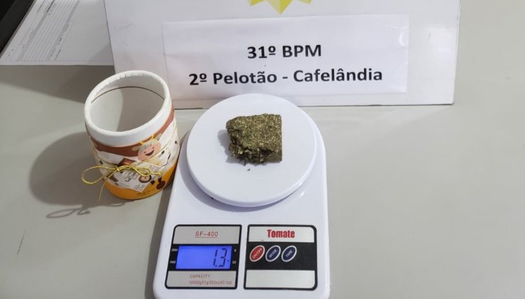 Mulher entrega maconha do marido para Polícia em Cafelândia 