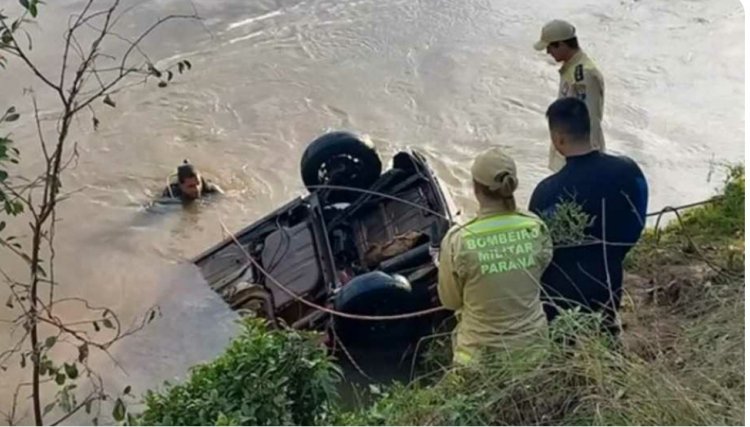 Quatro mortos são encontrados dentro de carro submerso em Rio da região 