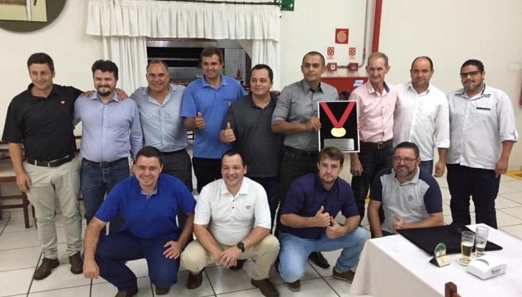Cobb-Vantress premia criadores de aves com melhor desempenho em SP