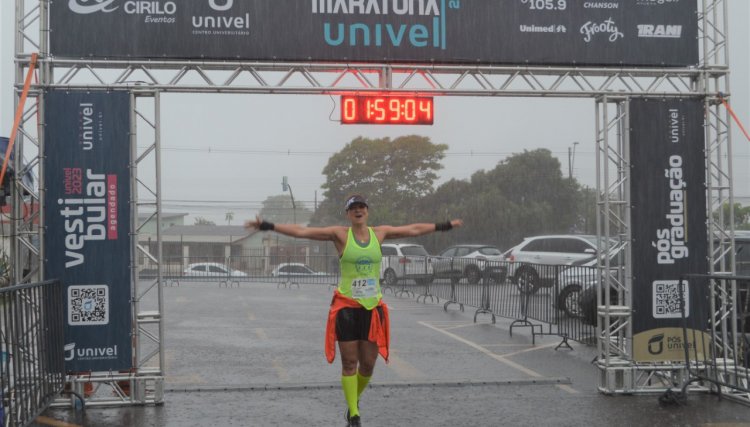 Mais de 400 atletas participam da Meia Maratona da Univel 