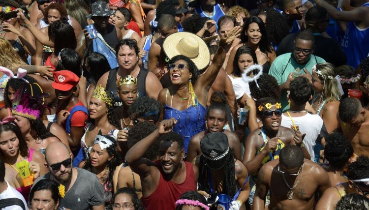 População do Brasil passa de 211,7 milhões de habitantes, estima IBGE