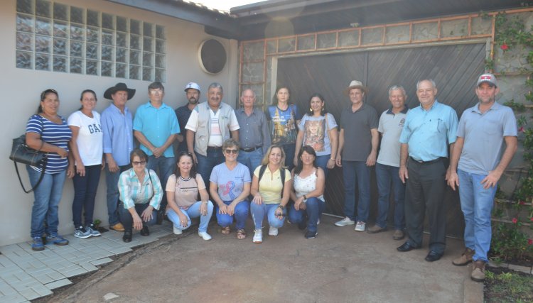 Produtores de Juranda visitam agroindústria de Nova Aurora