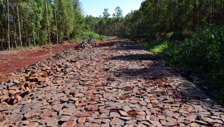 Calçamento da UPA em Nova Aurora que conta com a parceria da Itaipu, chega à 4 km