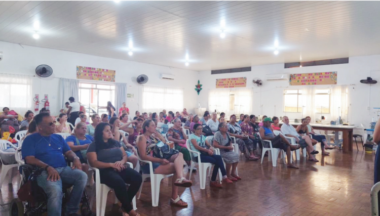 Usuários do CRAS de Cafelândia participam de palestra