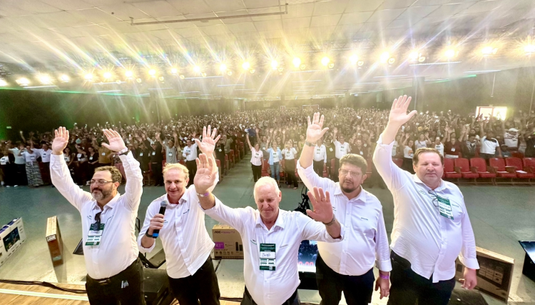 Fetracoop reúne 4 mil pessoas no maior Congresso da história dos Trabalhadores em Cooperativas do PR