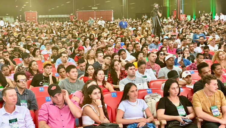 Mais de 4 mil trabalhadores em Cooperativas do PR vão participar de Congresso em Cascavel neste domingo dia 4