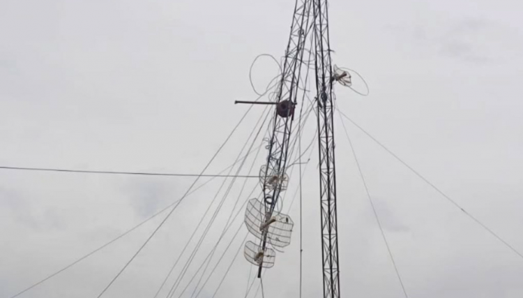 Mais de 300 residências estão sem energia elétrica em Cafelândia devido temporal deste domingo