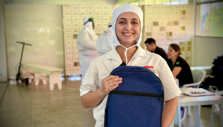 Seis mil crian&ccedil;as ser&atilde;o beneficiadas com a entrega dos Kits Escolares do Sintrascoop, veja o v&iacute;deo 