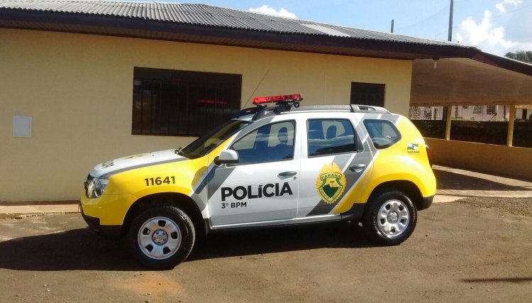 Ao fugir de tentativa de roubo, vítima tem carro atingindo por tiros em Assis 