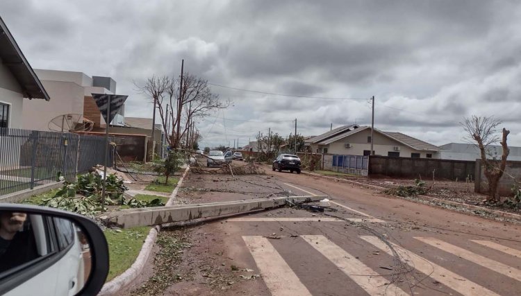 Temporais deixam mais de 1,2 mil casas destelhadas no PR, região Oeste é uma das mais atingidas