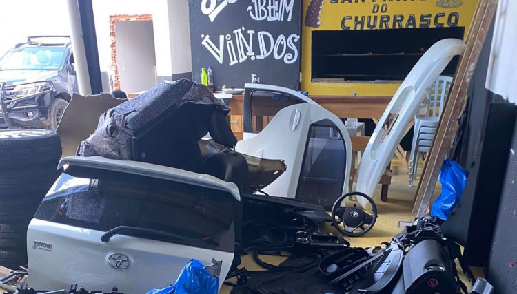 Polícia Militar prende quatro pessoas em barracão utilizado para desmanche de veículos no PR